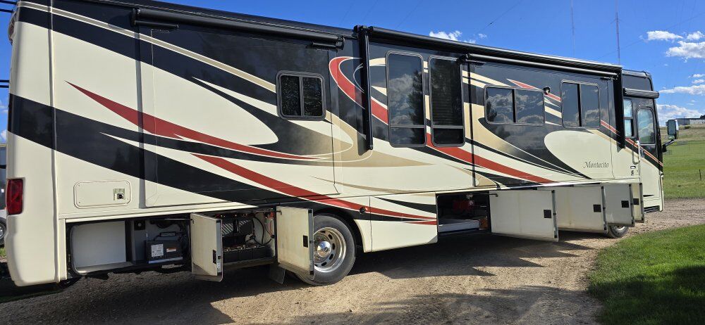 2011 Four Winds Montecito M-40J