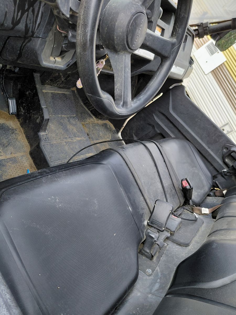 2016 Honda pioneer 1000 excellent condition dit tires and street tires