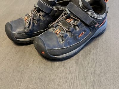 Keen Size 13 Youth Kids Hiking Shoes