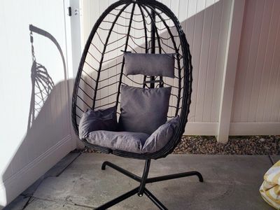 Outdoor Wicker Hanging Egg Chair w/Cushions**