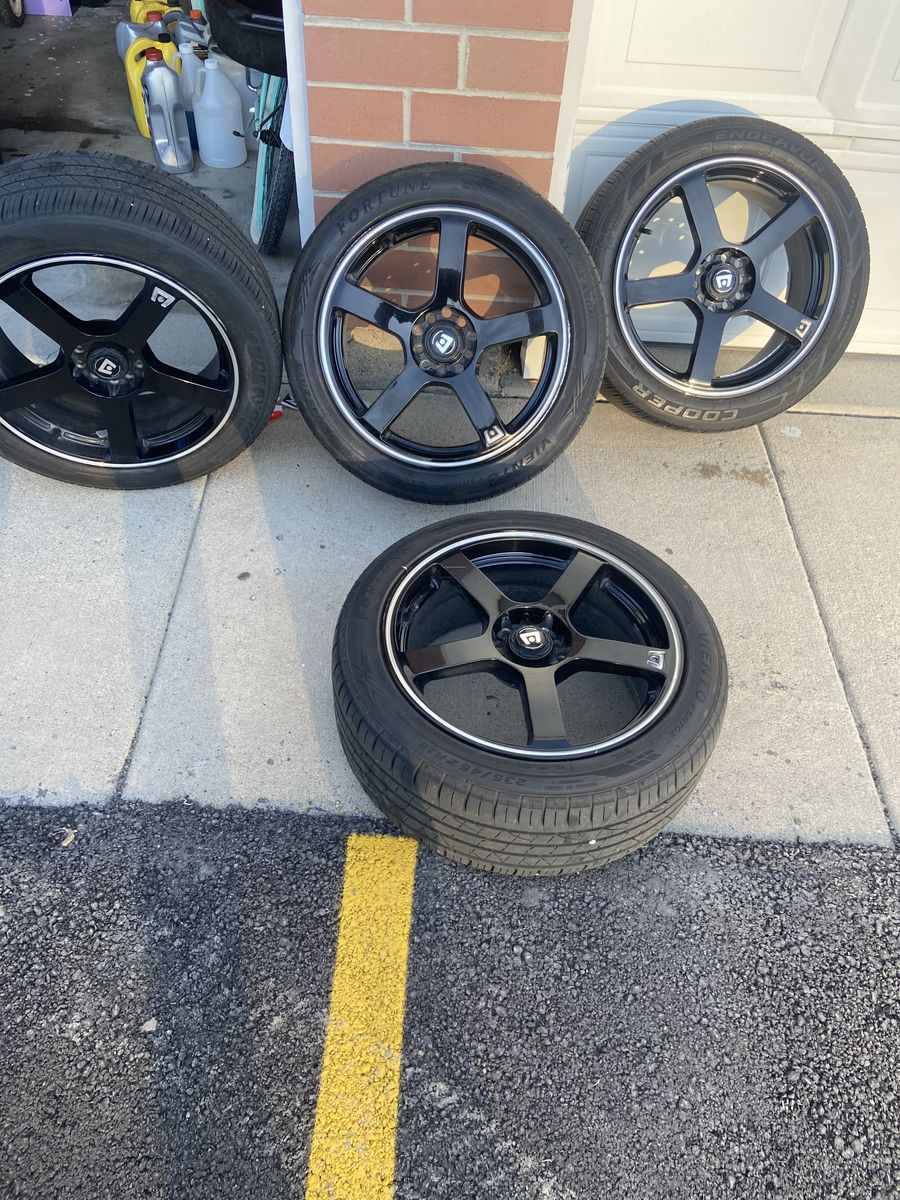 Rims and tires 5 lugs universal