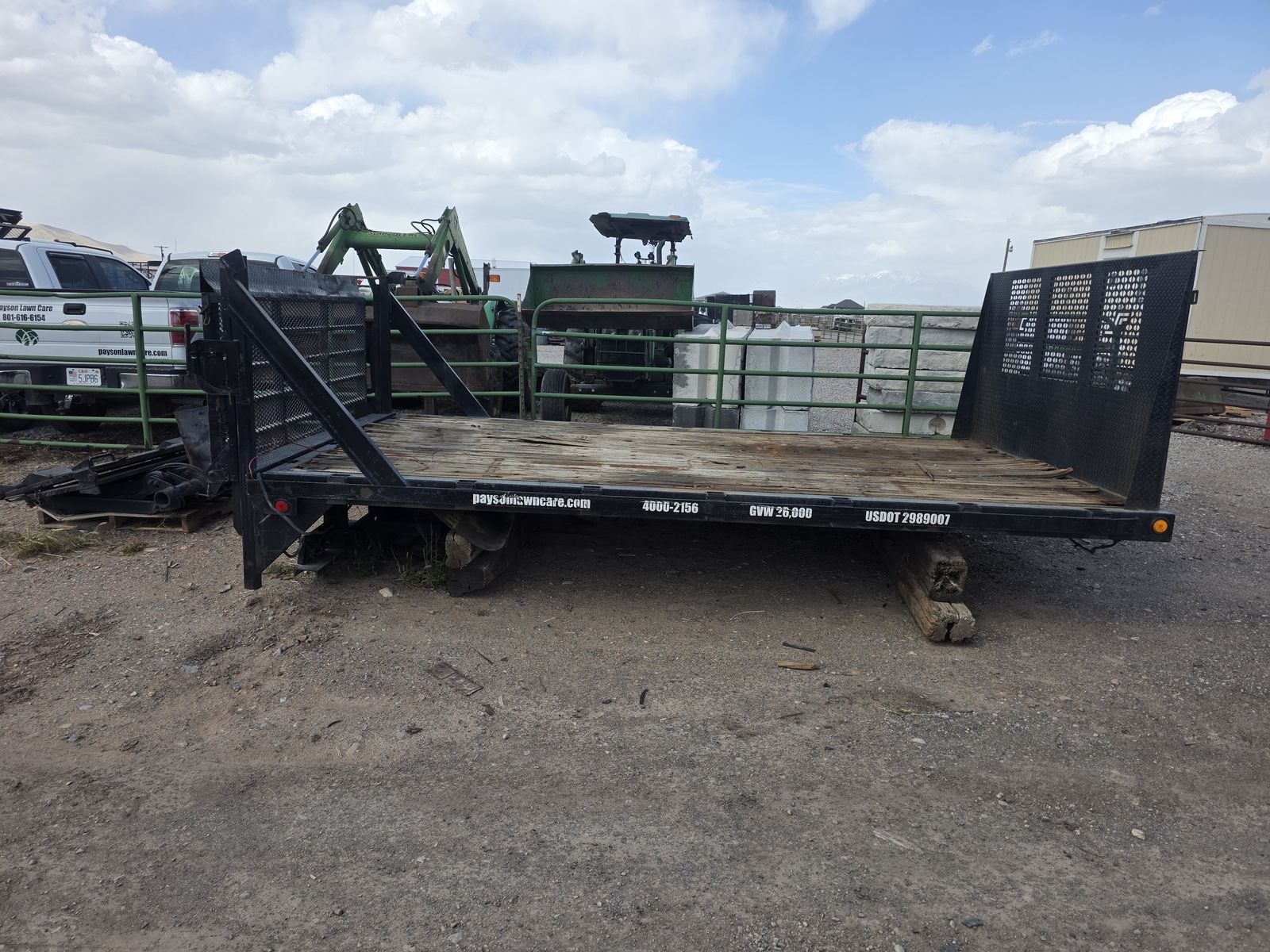 Truck bed with lift gate