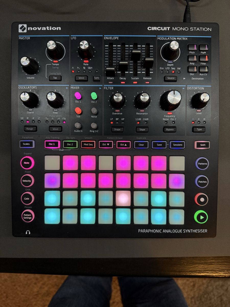 Novation Circuit Monostation - Paraphonic analogue synthesizer