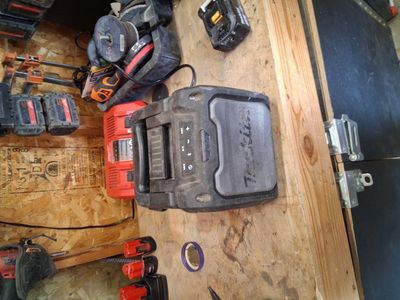 makita radio battery's and charger