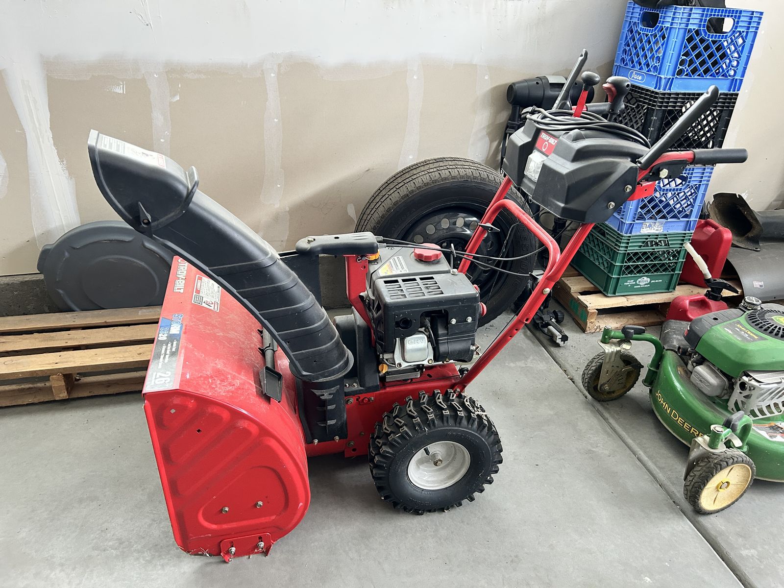 Troy-Bilt Storm 2620 26-inch 208cc Two-Stage Electric Start Snow Blower