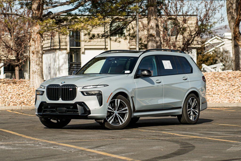 2025 BMW X7 M60i