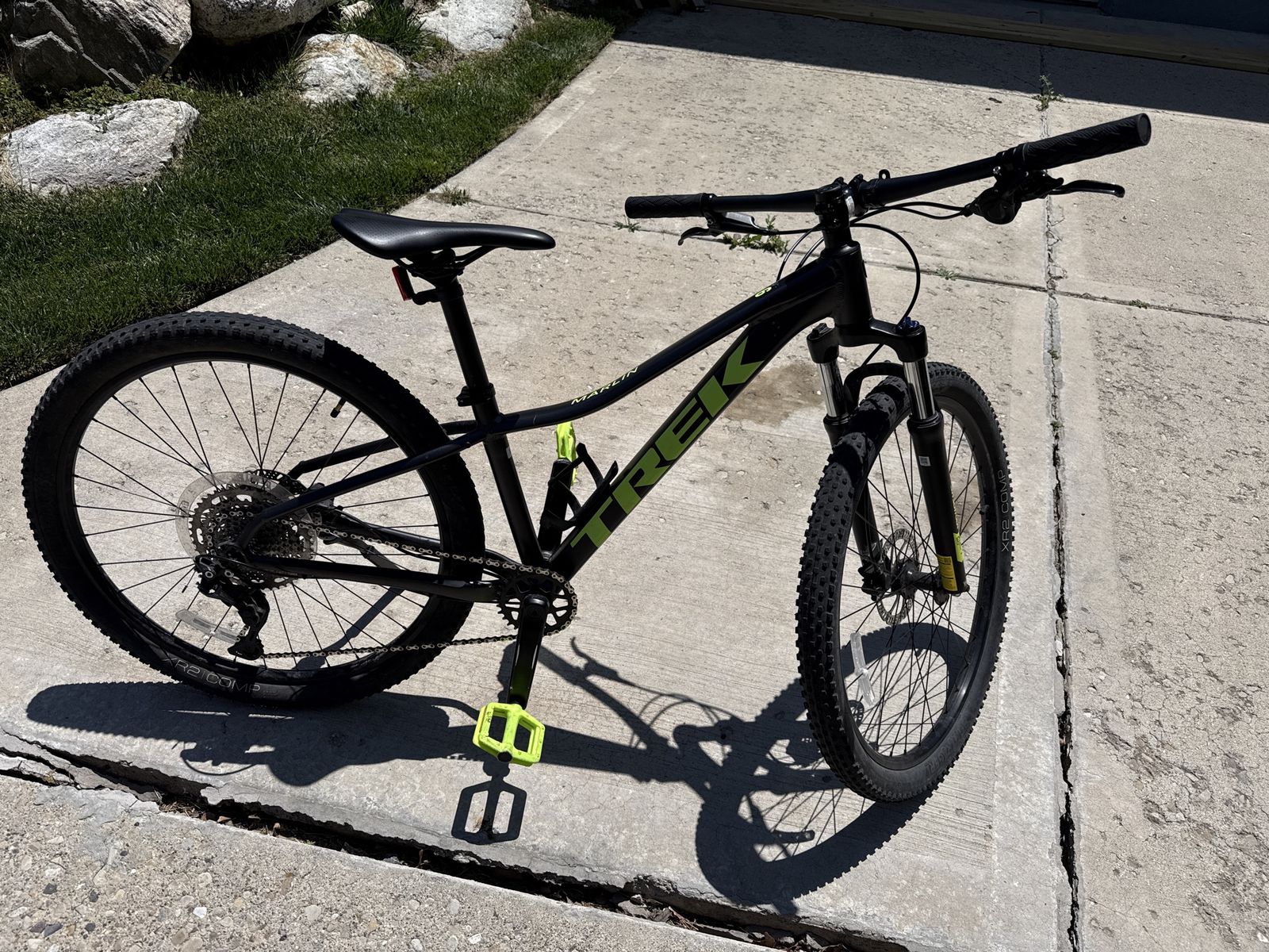 Trek Marlin 6 Mountain Bike - XS, Shimano Deore, 10-Speed, Hydraulic Disc Brakes, 27.5" Wheels
