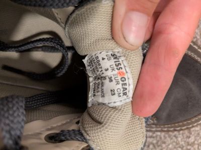 Swiss Gear SB6711 Gray/Brown Leather US Size 4 Shoes