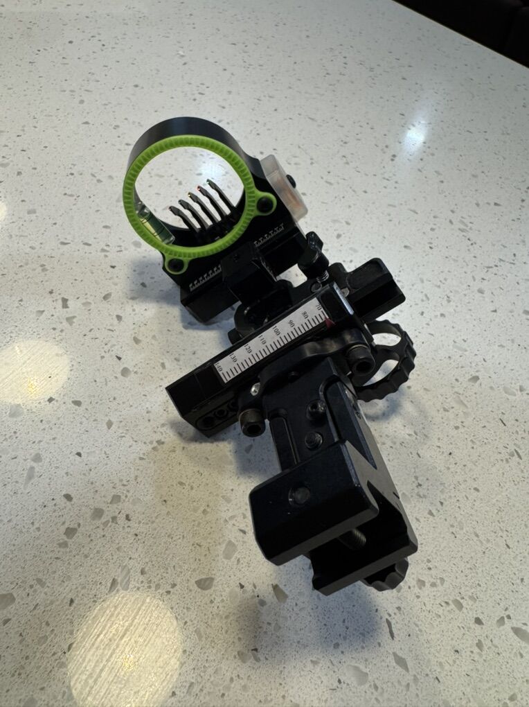 BLACK GOLD 5 PIN BOW SIGHT PICATINNY MOUNT