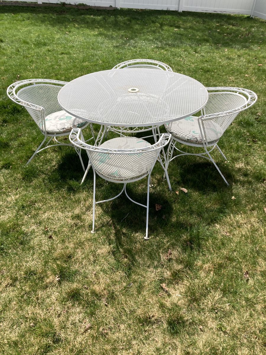 Outdoor table and chairs