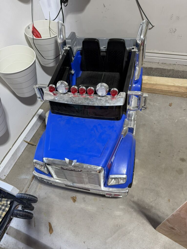 Freightliner Dump Truck Power Wheels