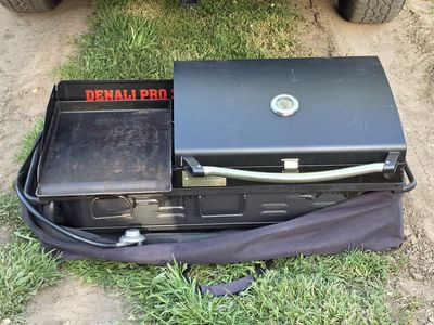 Camp chef Denali Pro 3X Grill/ Griddle set Lightly Used