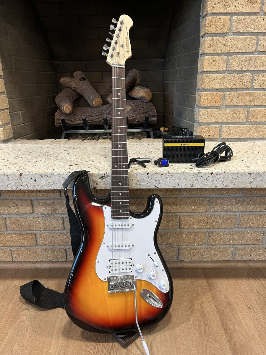 Complete Donner Electric Guitar Starter Bundle – Great Condition!