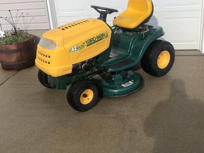 YARDMAN RIDING LAWNMOWER WITH 42 INCH DECK