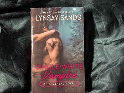 Lynsay Sands - Single White Vampire: An Argeneau Novel (Paperback)