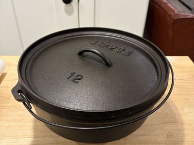 Lodge Cast Iron Camp Dutch Oven