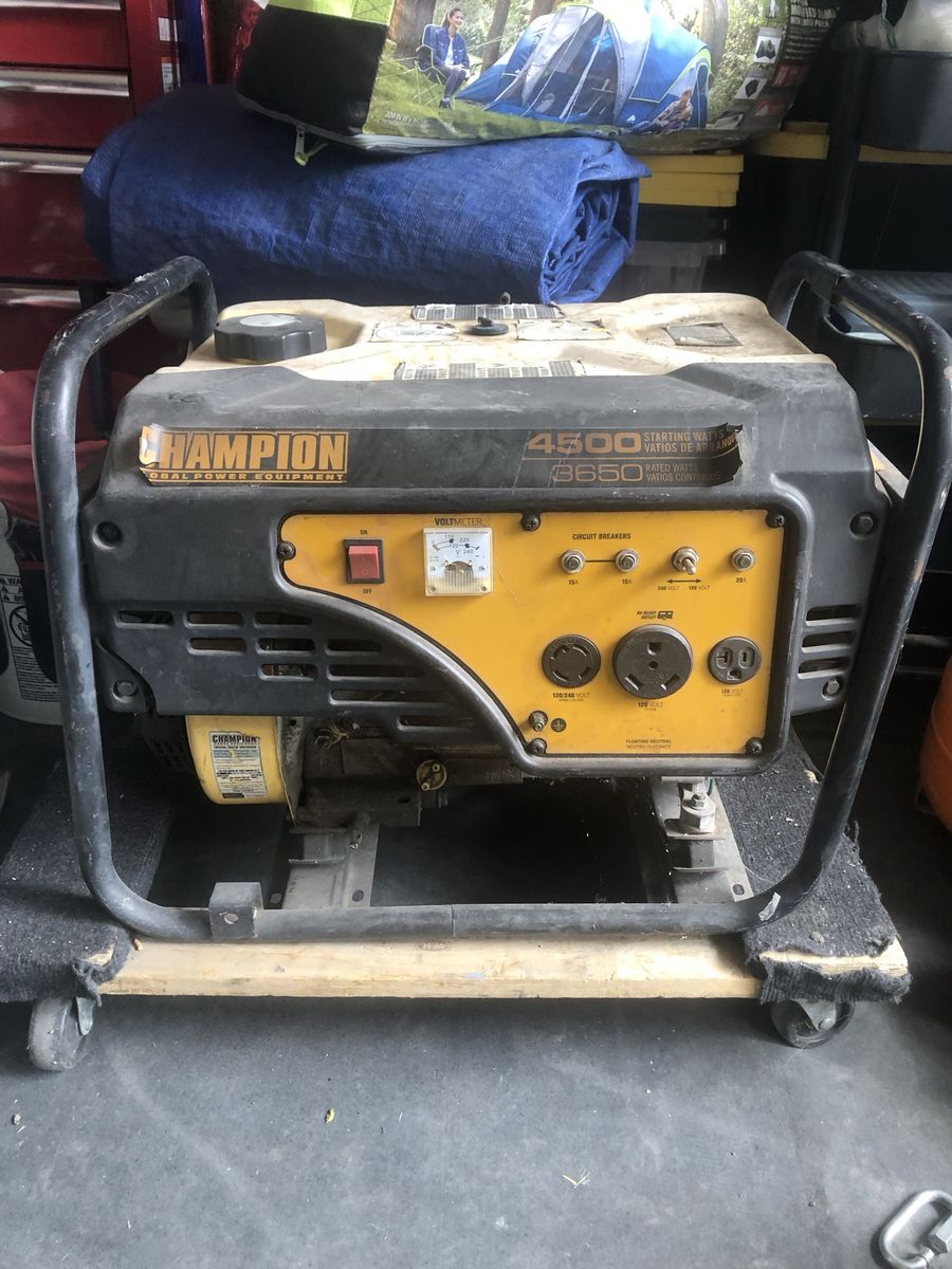 Champion Power Equipment 4500W / 3650W Portable Gas Generator Model 100216