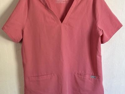 FIGS Casma Pink Scrub Top Size M