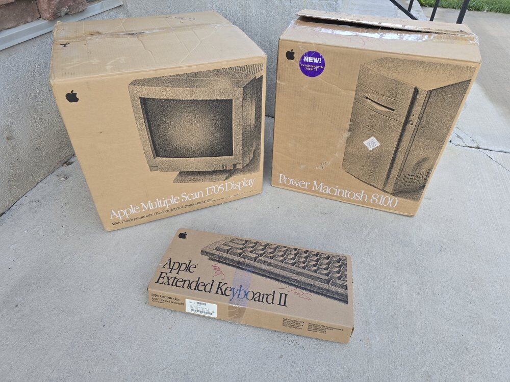 Apple Power Macintosh 8100 tower, monitor, keyboar