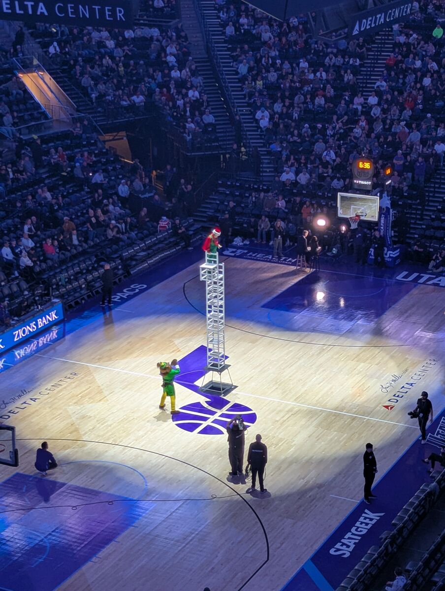 Warriors Tickets! Row 1 1-2 Aisle. No Fees!