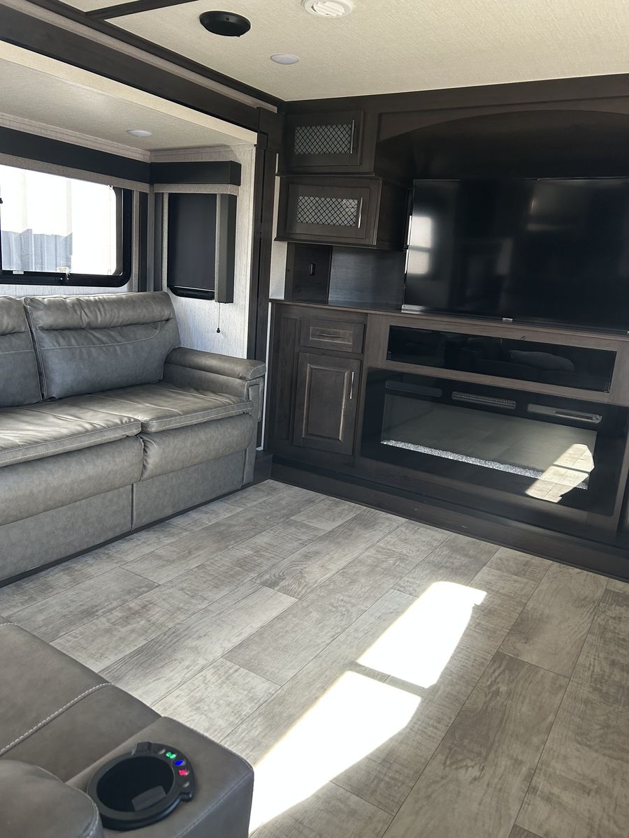 FOR SALE: 2022 Grand Design Momentum 376THS-R – LUXURY TOY HAULER, LOADED & PAID OFF