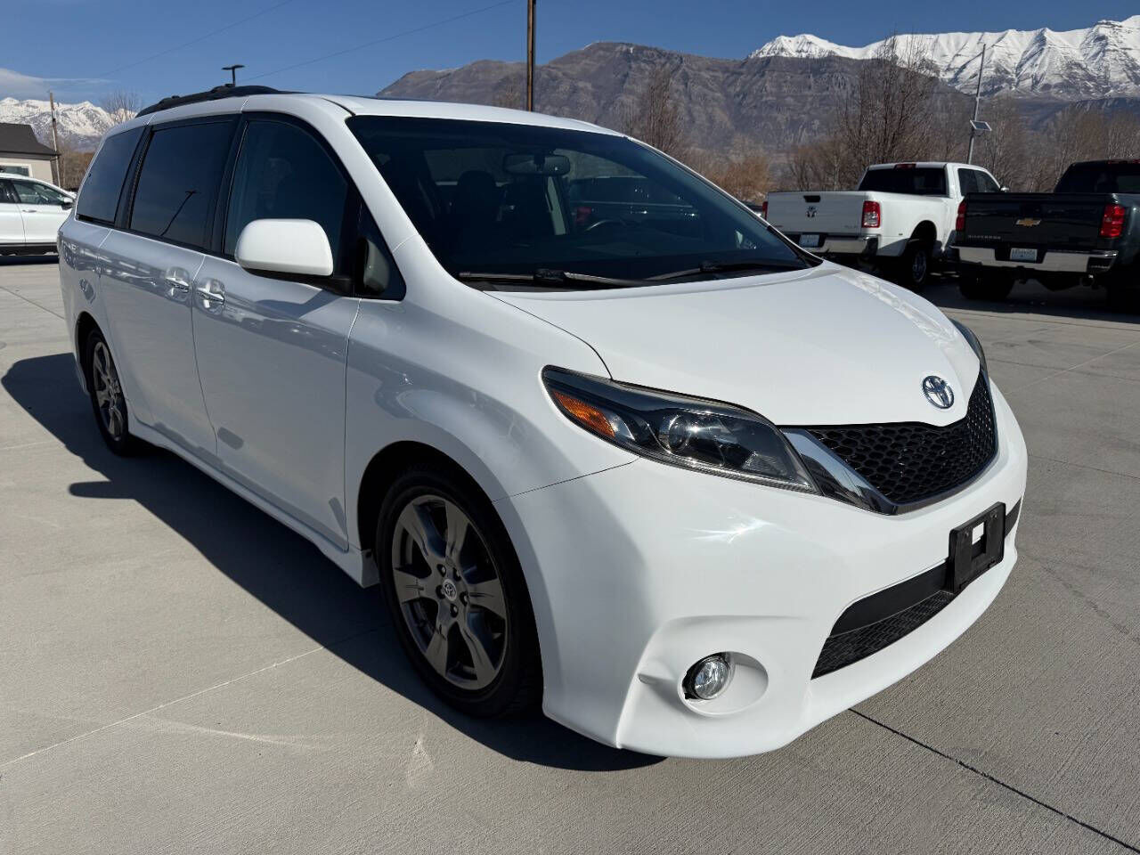 2017 Toyota Sienna SE Premium 8-Passenger