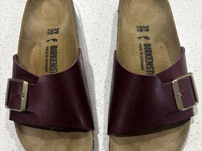 Birkenstock Catalina Slide Sandals - Bordeaux Leather, Size 39 - Excellent Condition