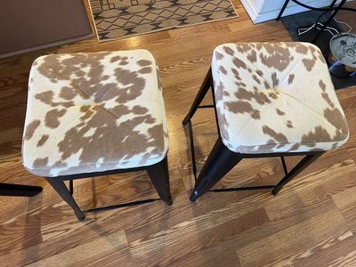 2 Stools Counter Height