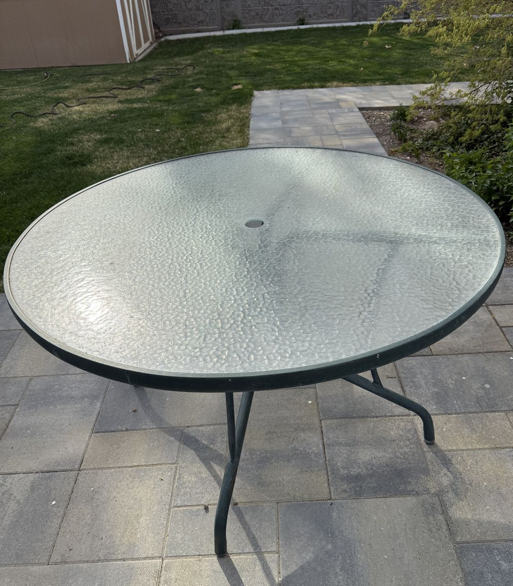 🪑 Free Round Glass Patio Table