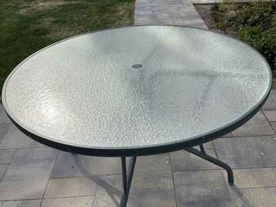 🪑 Free Round Glass Patio Table