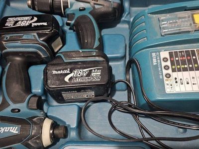 Makita 18V Cordless Drill and Impact Driver Combo Kit with Charger and Case