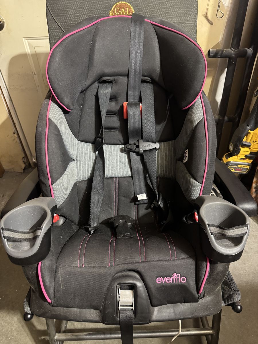 Free expired Evenflo Maestro Sport Convertible Car Seat - Black/Pink, 5-Point Harness, Cupholders
