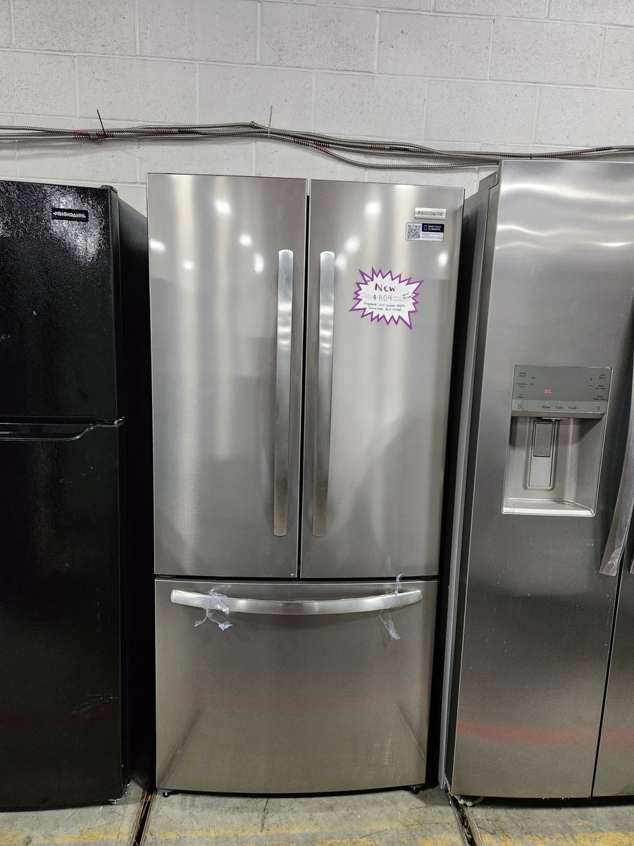 BEAUTIFUL BRAND NEW! FRIGIDAIRE 31.5 CF STAINLESS STEEL COUNTER DEPTH FRIDGE
