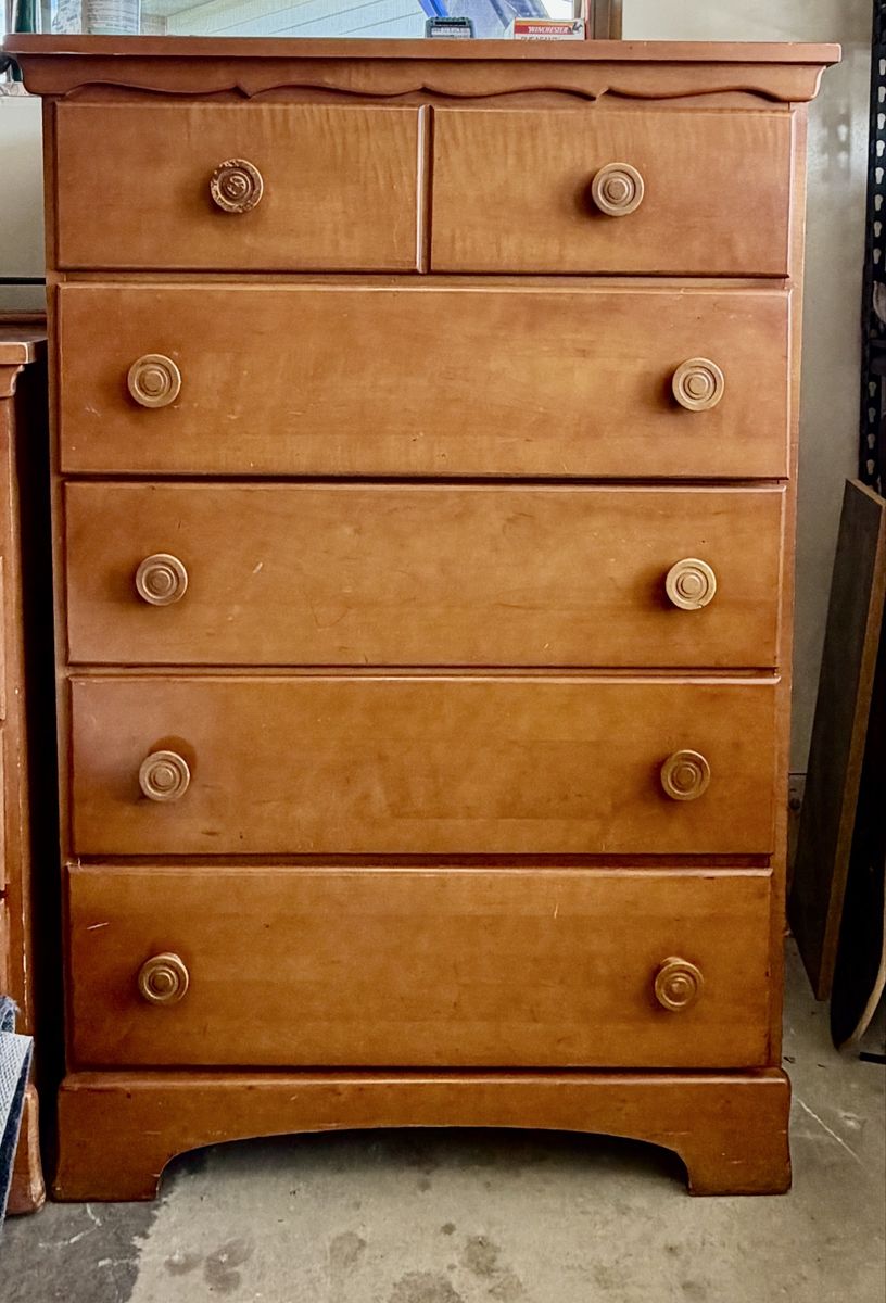 Mid-Century Colonial Style Dresser Srt