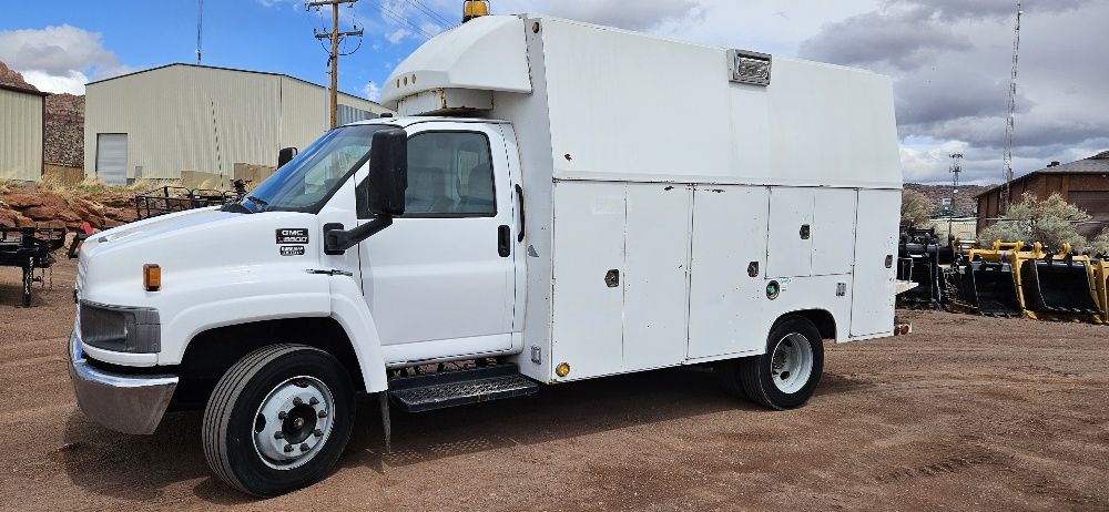 2007 GMC 5500 Utility Van