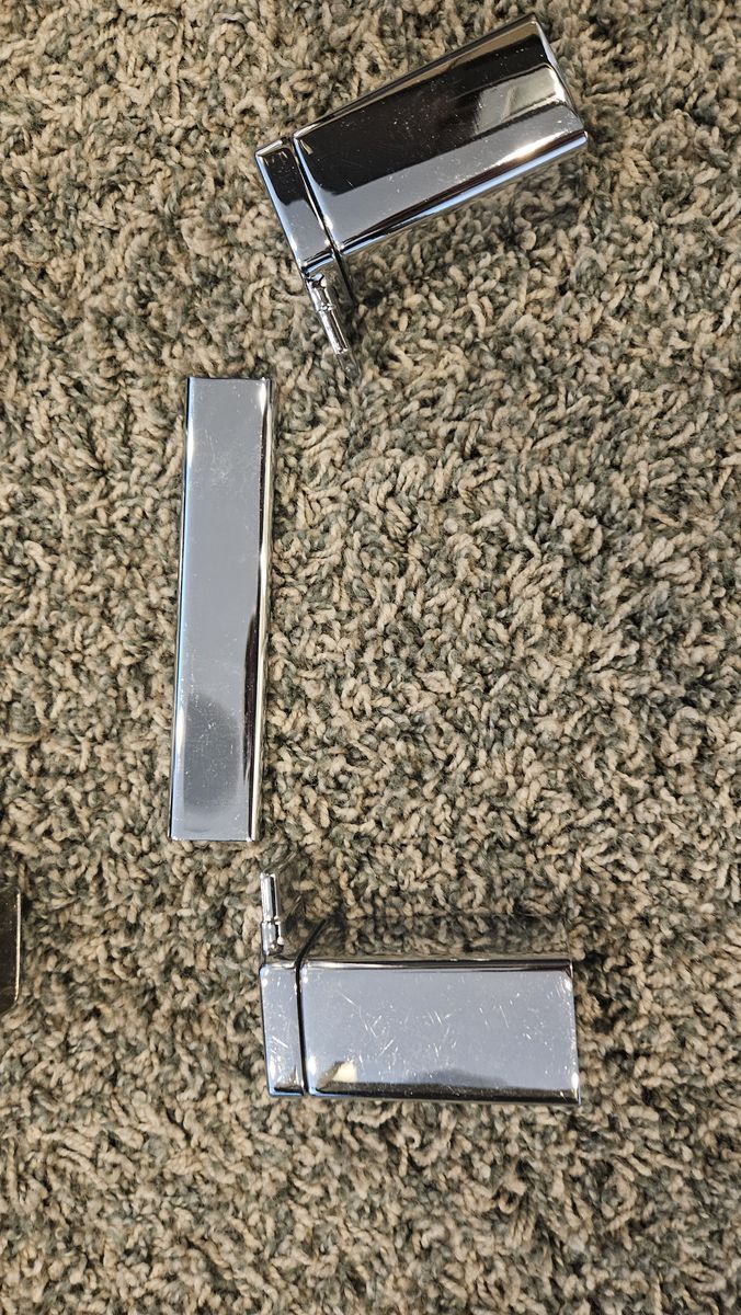 Moen 90° Hand Towel Bar – Chrome (8")