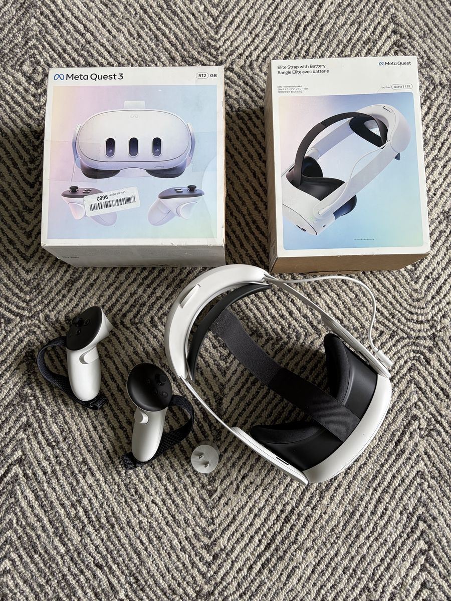 512gig Oculus Quest 3 w/extended battery and carrying case.