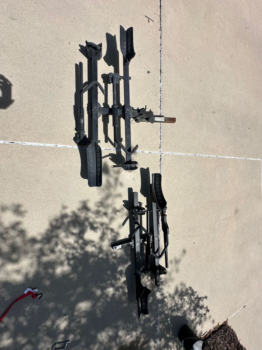 Thule T2 Classic 2 Bike Hitch Mounted Rack w/ 4 Bike Extender
