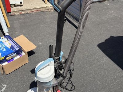 Used once* Bagless Upright Vacuum Cleaner ….free mop included!*