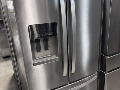 Whirlpool 24.7cu.ft Refrigerator With Water Ice