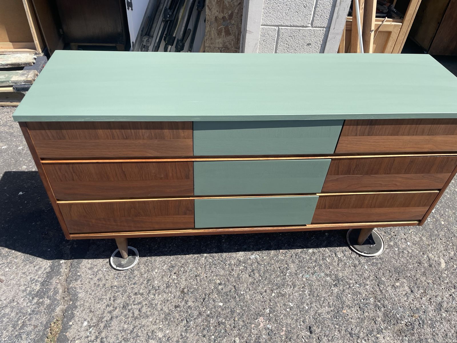 MCM DRESSER