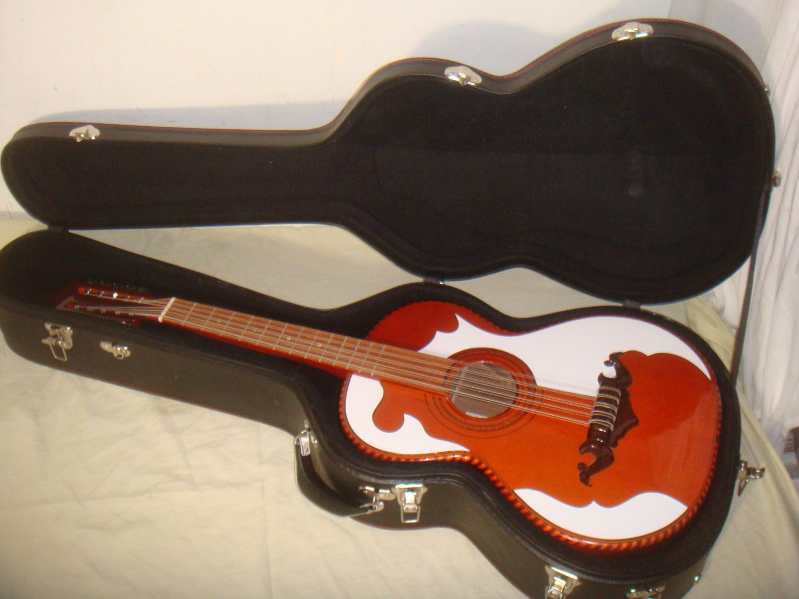 BAJO QUINTO URIO ZACARIAS HAND MADE BY SANTO ZACARIAS BAJO QUINTO WITH CASE - READ DESCRIPTION!