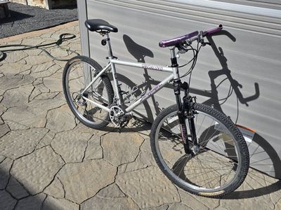 Specialized Stumpjumper Mountain Bike, Light Gray/Purple, Prestige, Excellent Condition