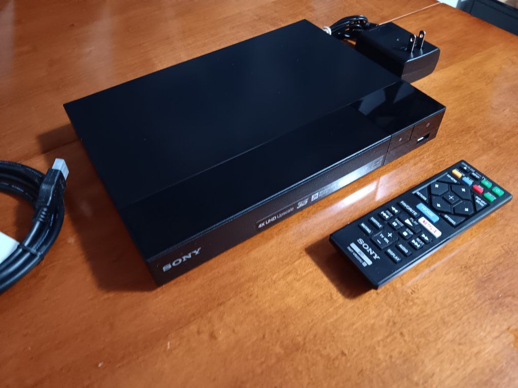 Sony BDP-S6700 4K Upscaling 3D Home Theater Streaming Blu-Ray DVD Player with Wi-Fi, Dolby Digital TrueHD/DTS, and upscaling, Re