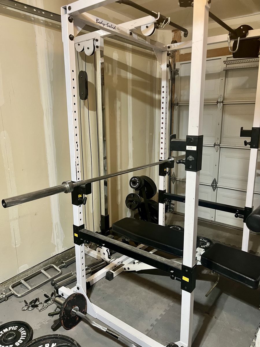Squat Rack with all the things