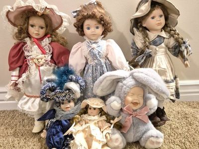 Porcelain Dolls - Collectible Dolls, some Gepeddo