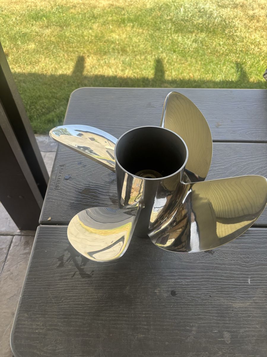 Ventera 4-Blade Stainless Steel Outboard Propeller - 15" Diameter x 20 Pitch, Right Hand Rotation
