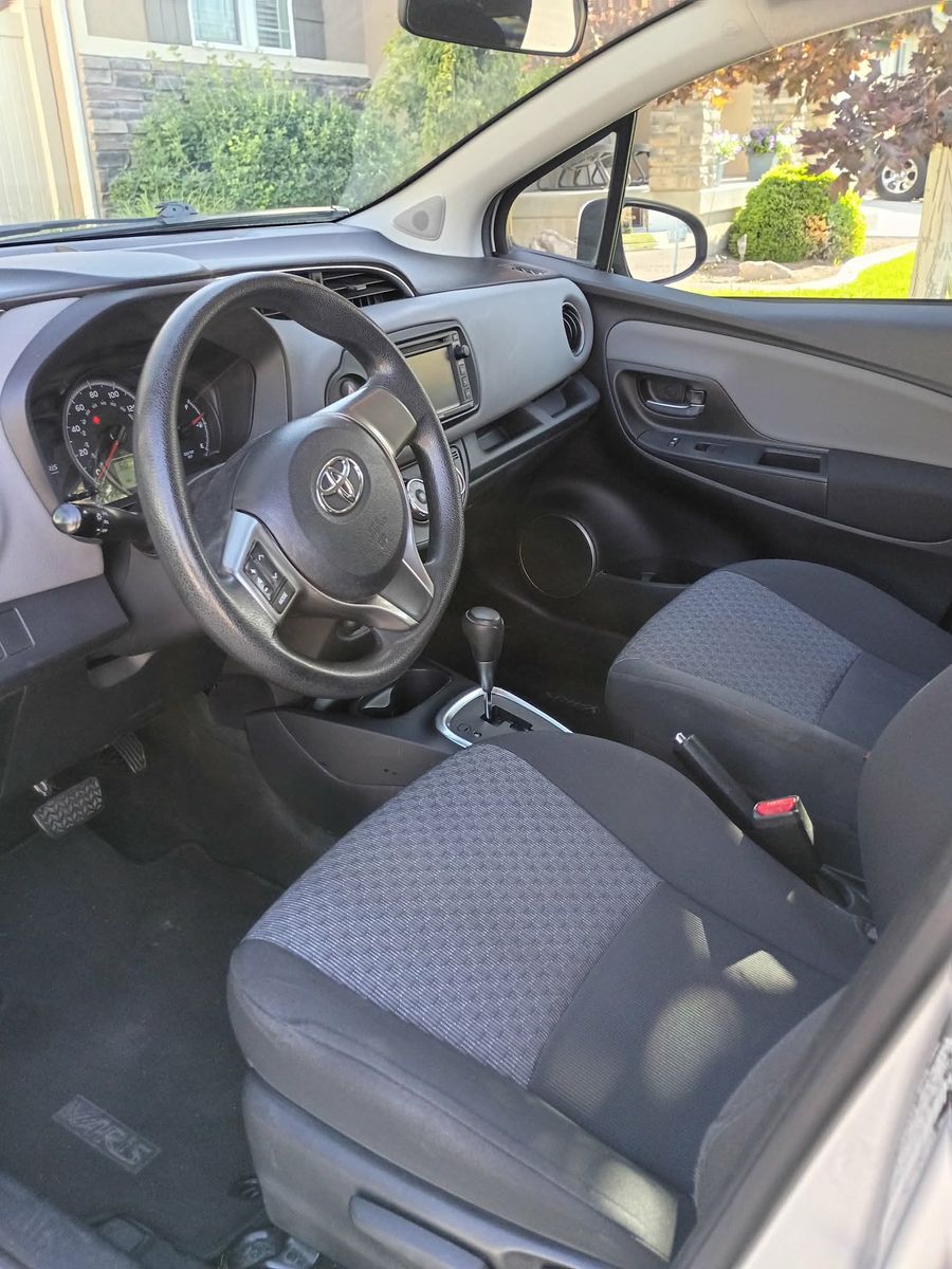 2015 Toyota Yaris 5-Door SE