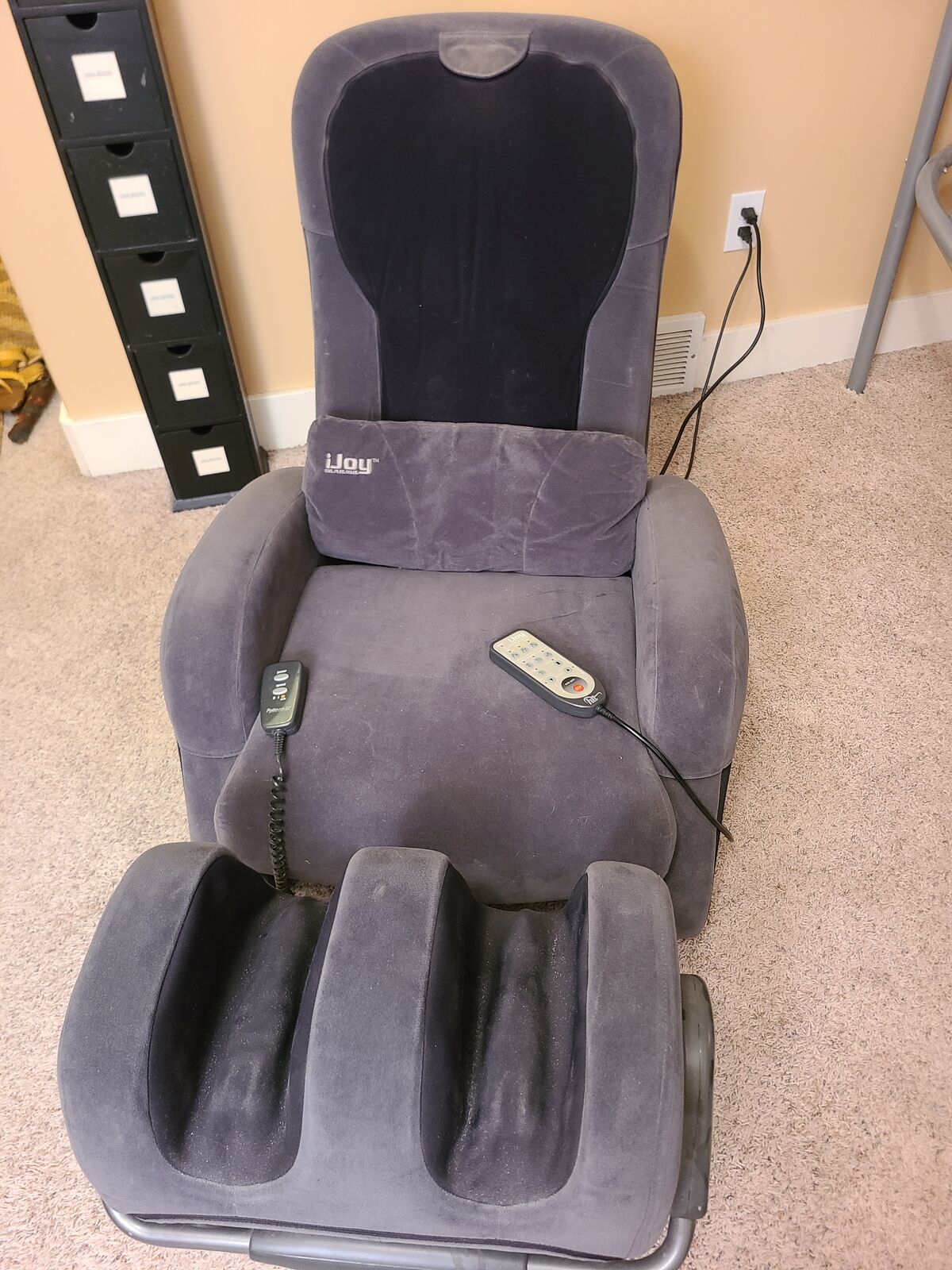 i JOY ROBOTIC MASSAGE CHAIR GRAY WITH CALF MASSAGER
