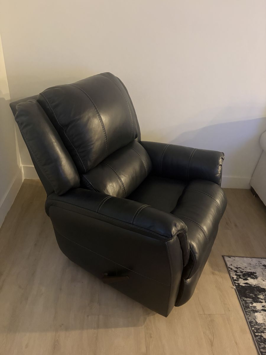 RC Willey Reclining Chair
